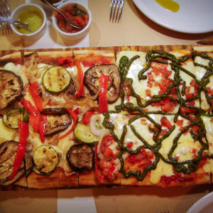 La Más Querida: A beloved pizza a la parrilla love story